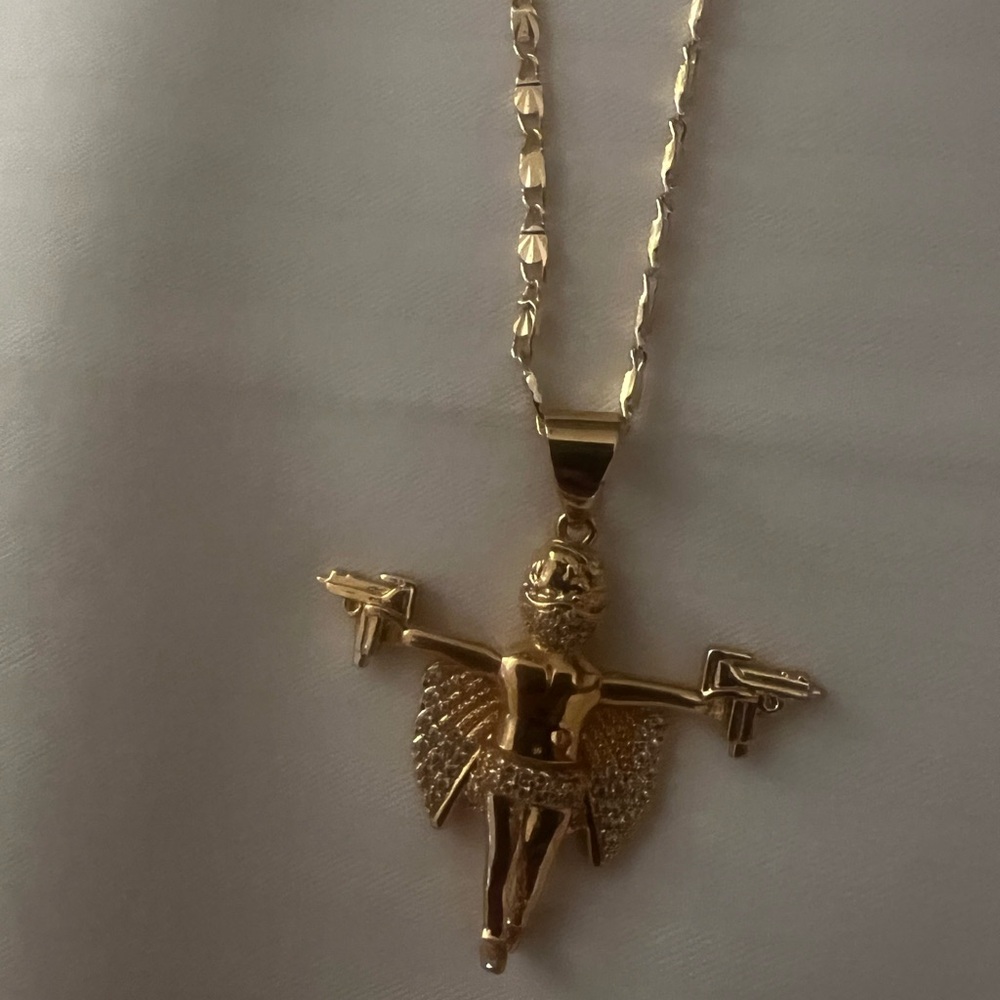 Beautiful gold pendant with chain